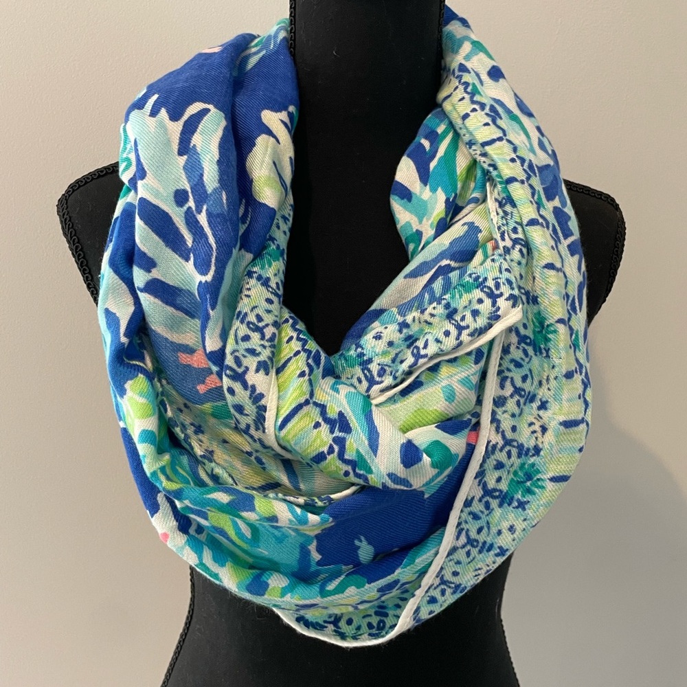 GUC Lilly Pulitzer Circle Scarf